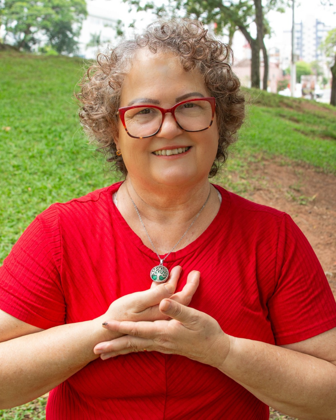 Casada • Empresária • Coaching Profissional • Terapeuta Holística
Espírita Kardecista • Voluntária e Magnetizadora desde novembro de 2022
Nossa “Xamã” querida, conciliadora espiritual e alegria do grupo