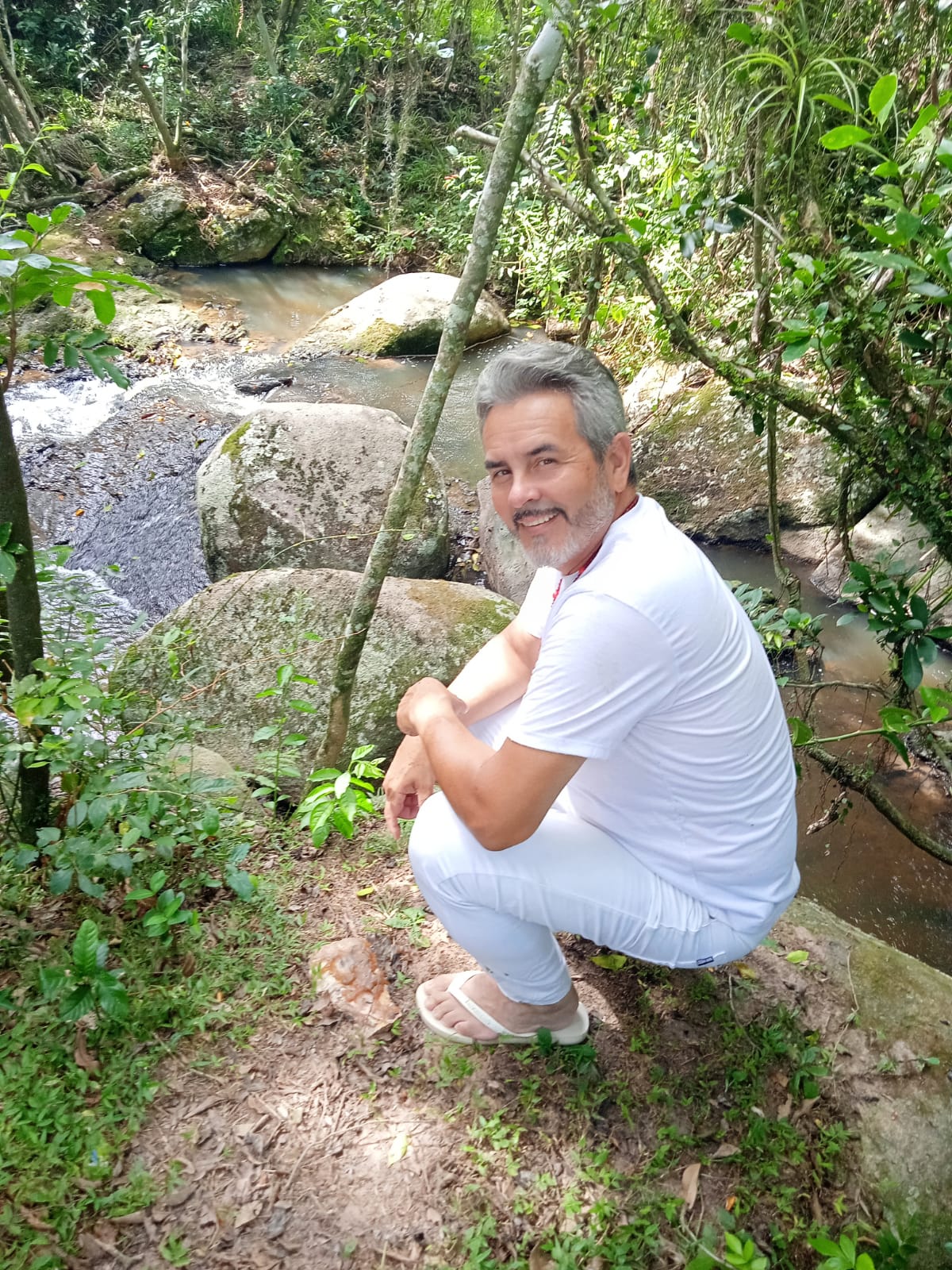 Jorge Leandro Severo Casado • Espírita Kardecista • Umbandista • Quimbandeiro • Xamânico
Praticante do Magnetismo Humano desde 2024