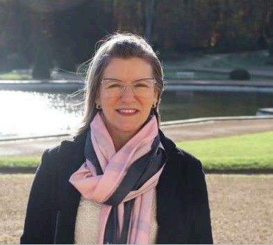 Casada, Servidora Pública, Terapeuta na área da Psicanálise Clínica, Espirita Kardecista desde 2000, Voluntária e Magnetizadora desde janeiro de 2024